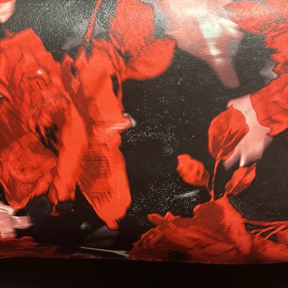Victoria's Secret Limited Edition 2019 Large Red Floral Rose Tote Bag - Picture 12 of 14